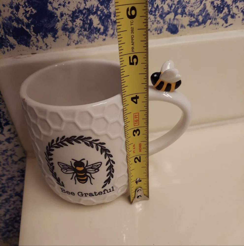 Bee Grateful OVERSIZED Ceramic Embossed Coffee Mug 20 Ounce BNWT 5☆ RETIRED